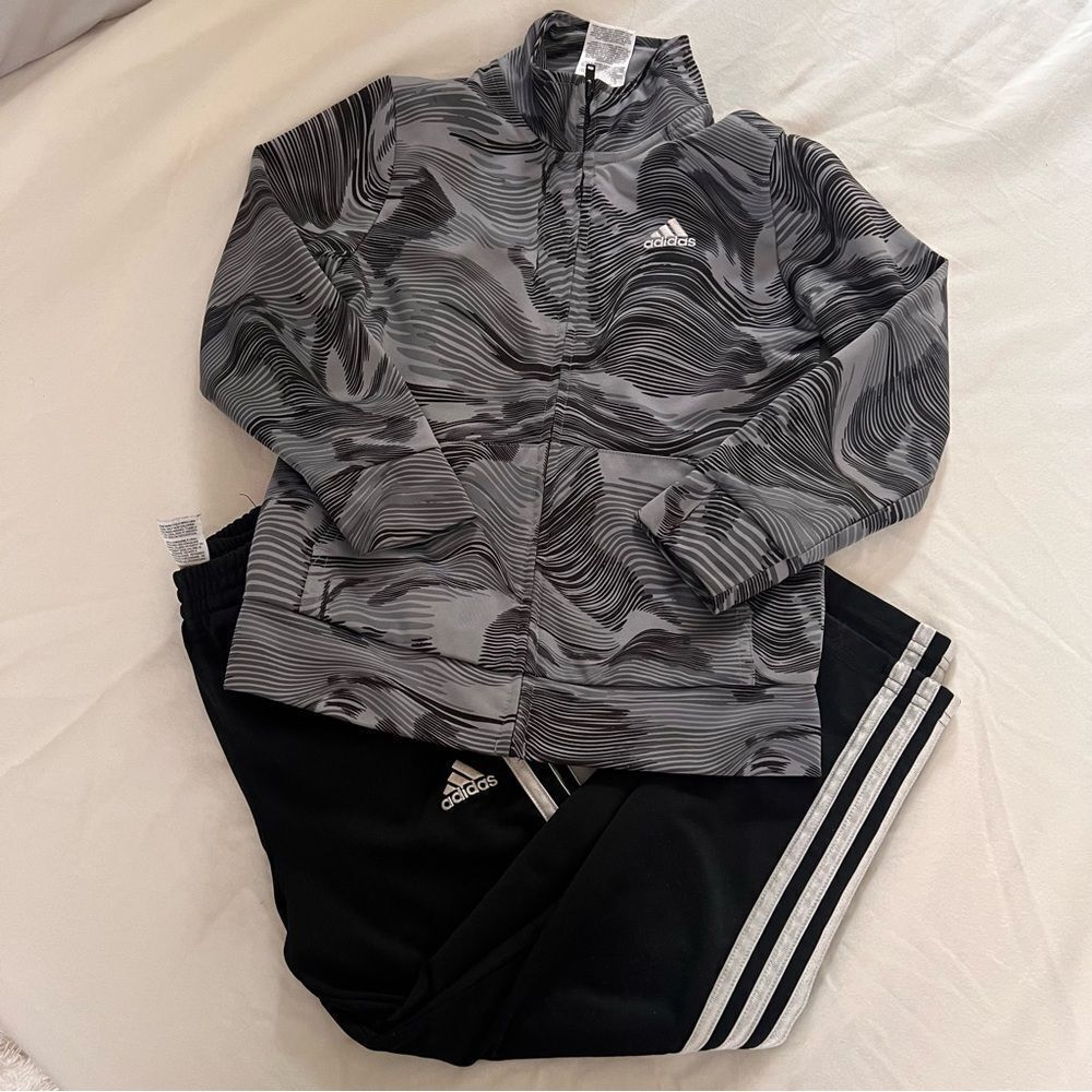 adidas Gray and Black Wave-Pattern Jacket with Black Track Pants Size 6 EUC